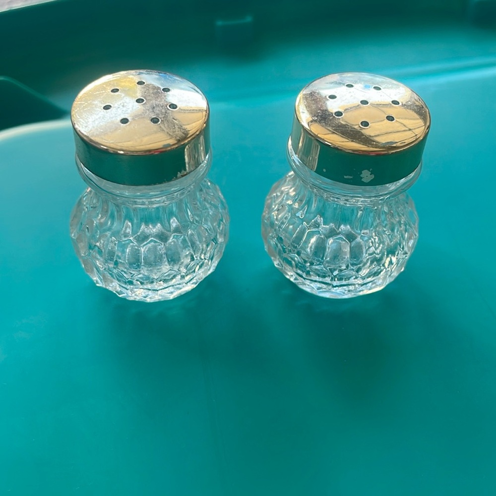 Stoha Vintage mini salt and pepper shakers for individual use